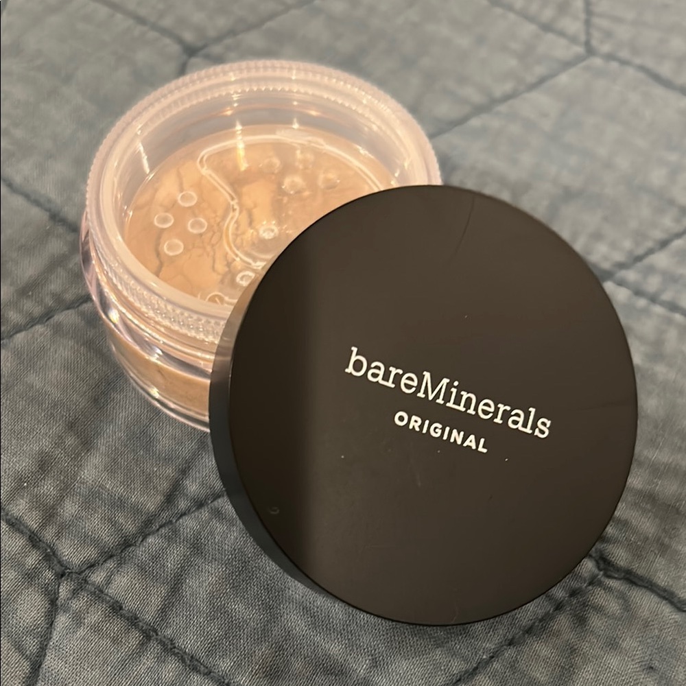 bareMinerals Original Foundation Loose Powder in Neutral Ivory 06